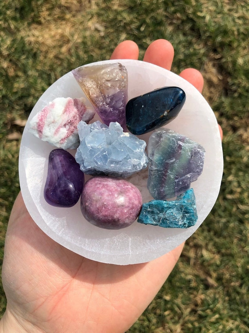 Aura Chakra Cleansing Selenite Bowl — Crown Chakra Charging Station with 7 Tumbled Gemstones