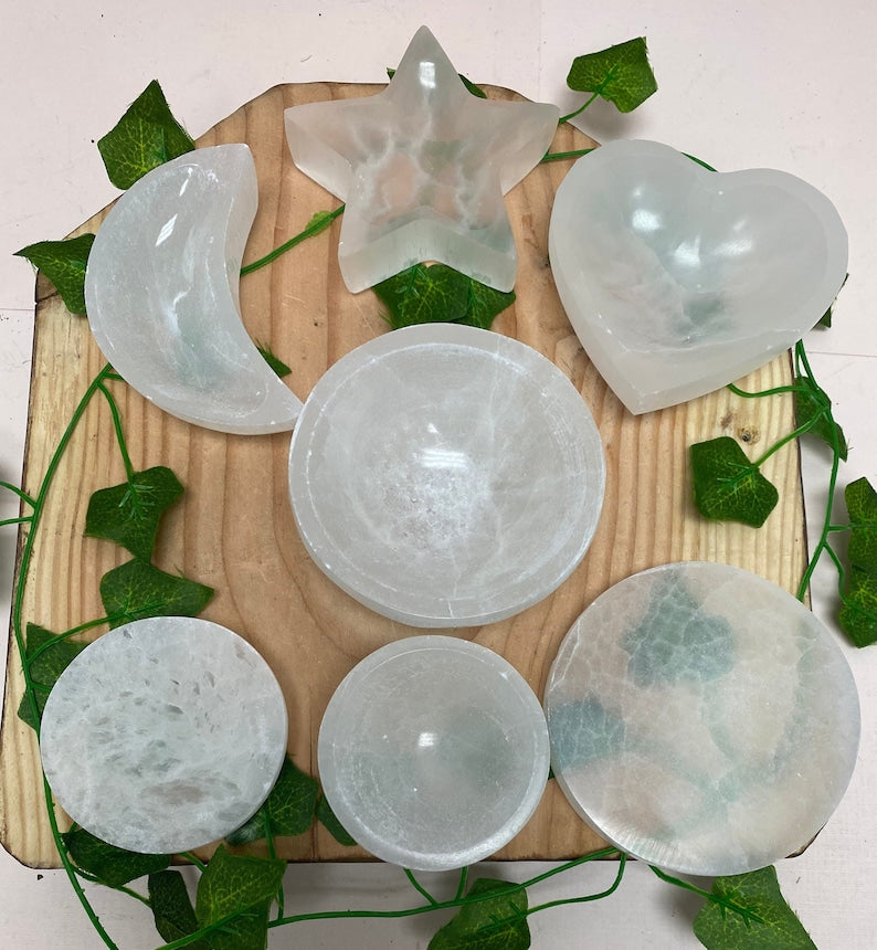 Aura Chakra Cleansing Selenite Bowl — Crown Chakra Charging Station with 7 Tumbled Gemstones