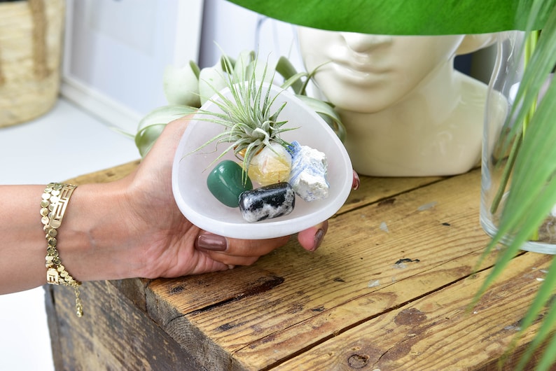Aura Chakra Cleansing Selenite Bowl (4-Inch) — Crown Chakra Charging Station with 7 Tumbled Gemstones