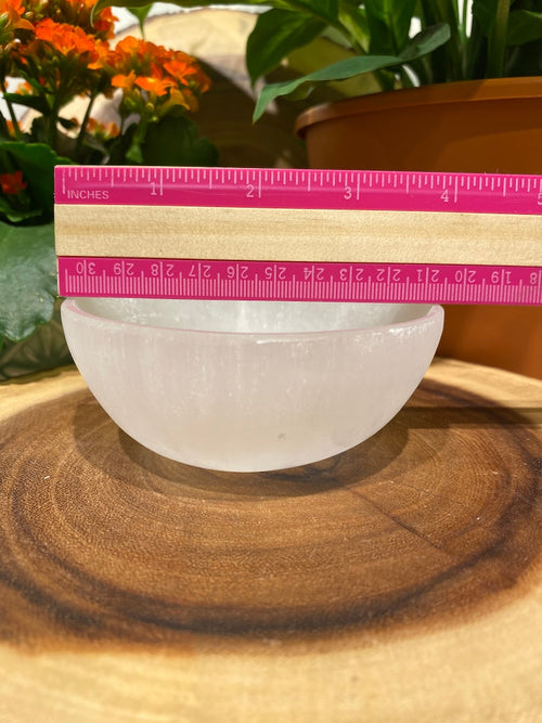 Aura Chakra Cleansing Selenite Bowl — Crown Chakra Charging Station with 7 Tumbled Gemstones
