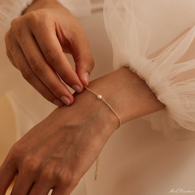Aura Minimalist Pearl Strand — Dainty 18K Gold Plated & Sterling Silver Freshwater Pearl Bracelet