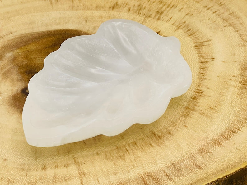 Aura Chakra Cleansing Selenite Bowl (10-cm) — Crown Chakra Charging Station with 7 Tumbled Gemstones