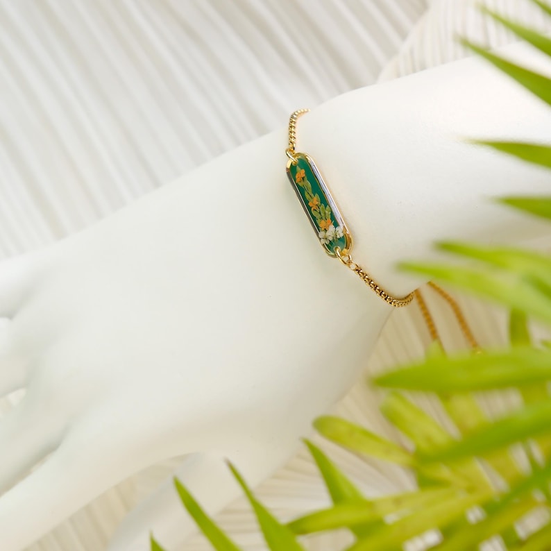 Aura Orange Botanical Resin Strand — 18K Gold Plated Emerald & Floral Chain Bracelet