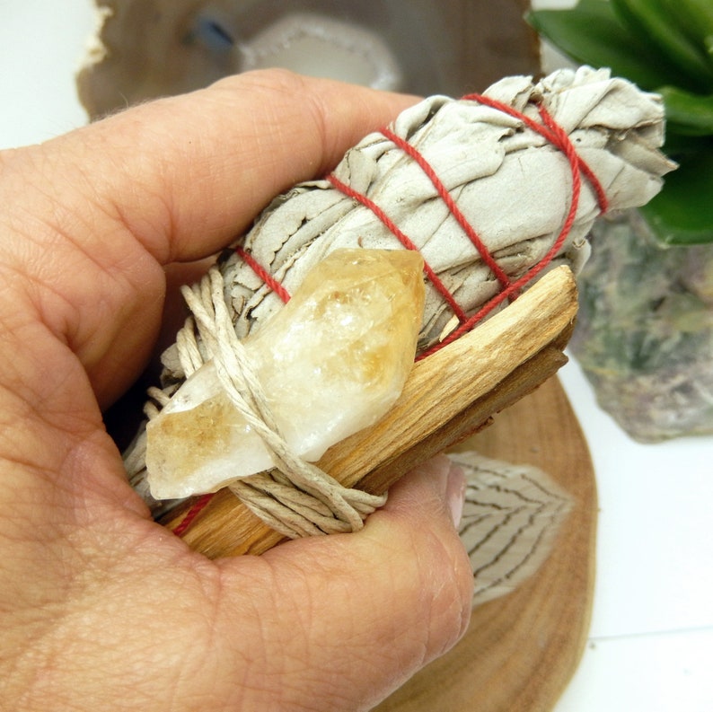 Aura Sacred Smudge & Gemstone Harmony Bundle — Sacred Smudge & Assorted Crystals Set