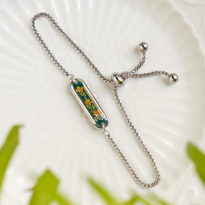Aura Orange Botanical Resin Strand — 18K Gold Plated Emerald & Floral Chain Bracelet