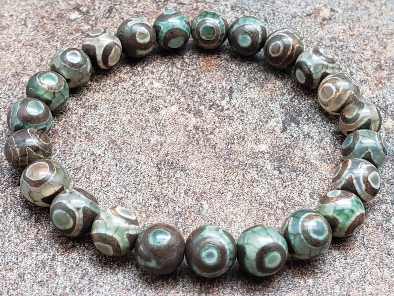 Aura Tibetan Dzi 3-Eye Agate Strand — Protection & Inner Strength Talisman