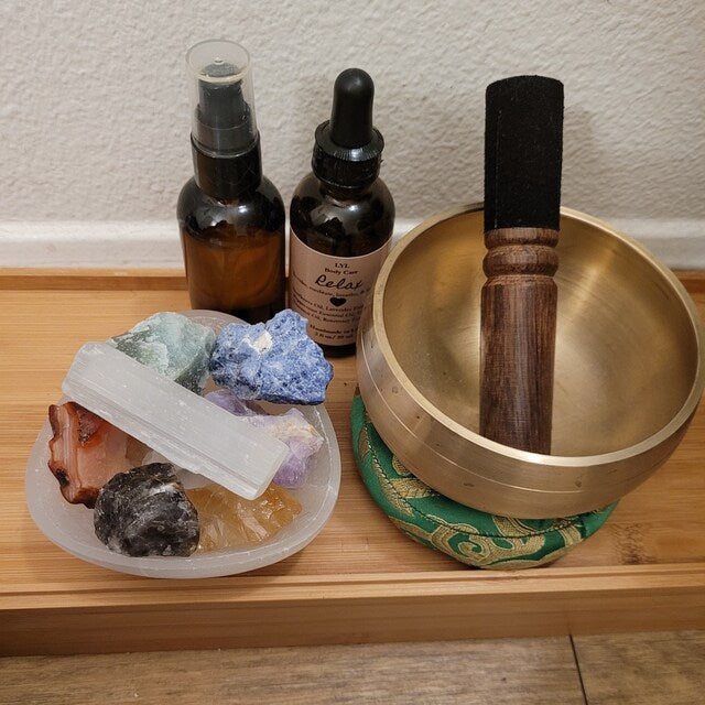Aura Chakra Cleansing Selenite Bowl (4-Inch) — Crown Chakra Charging Station with 7 Tumbled Gemstones
