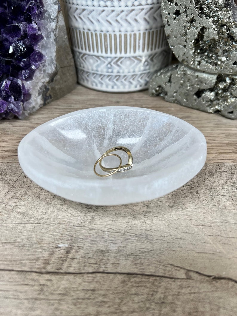 Aura Chakra Cleansing Selenite Bowl — Crown Chakra Charging Station with 7 Tumbled Gemstones