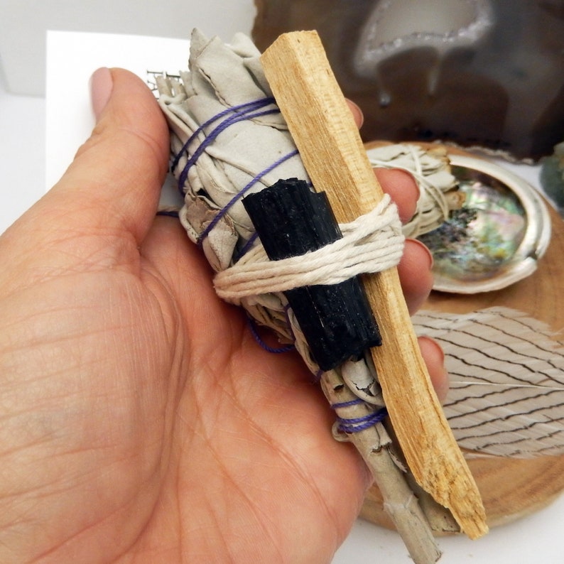 Aura Sacred Smudge & Gemstone Harmony Bundle — Sacred Smudge & Assorted Crystals Set