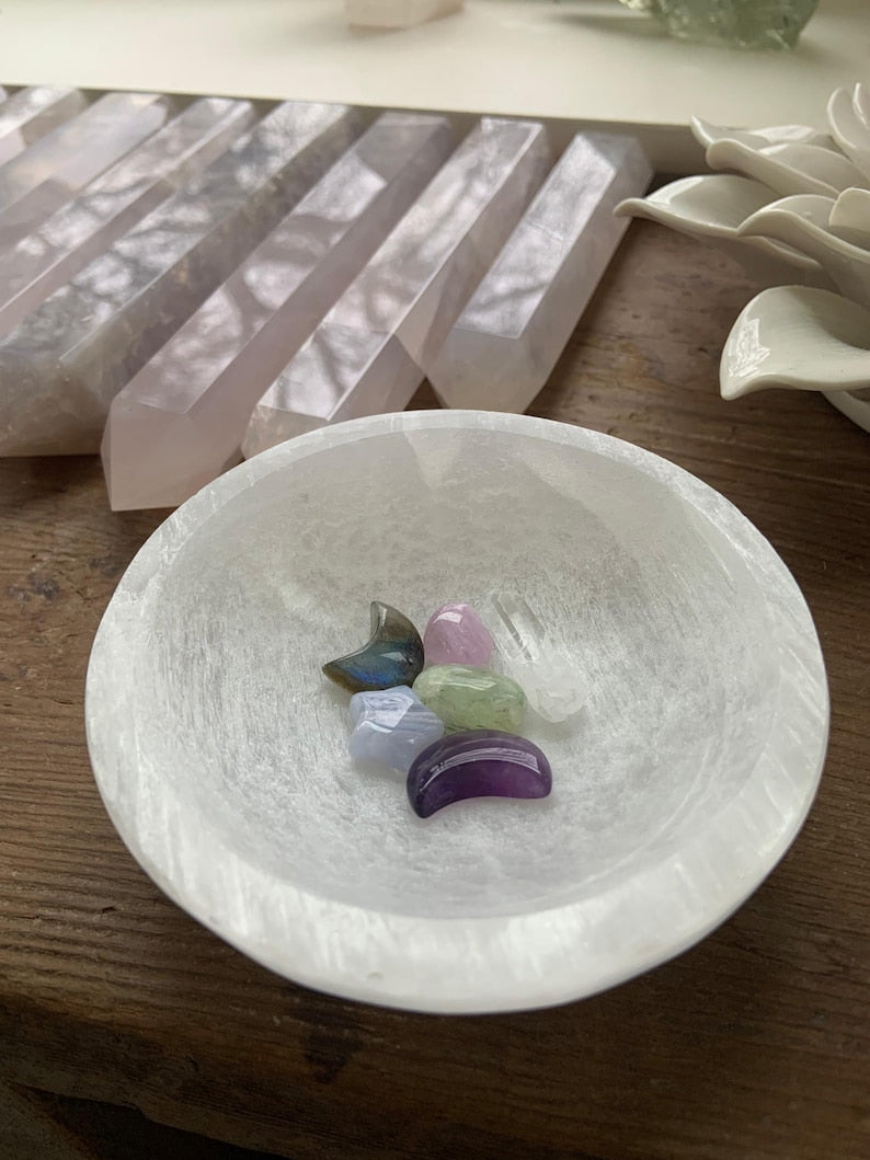 Aura Chakra Cleansing Selenite Bowl — Crown Chakra Charging Station with 7 Tumbled Gemstones