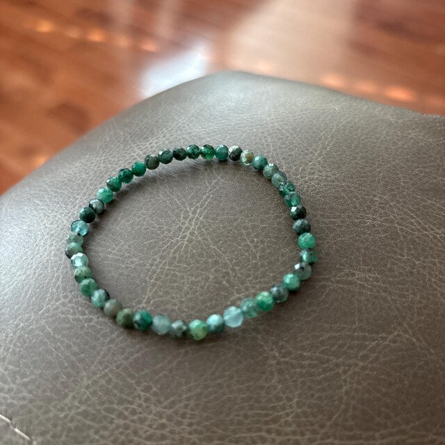 Aura Heart Wisdom Strand — Zambian Emerald Minimalist Bracelet