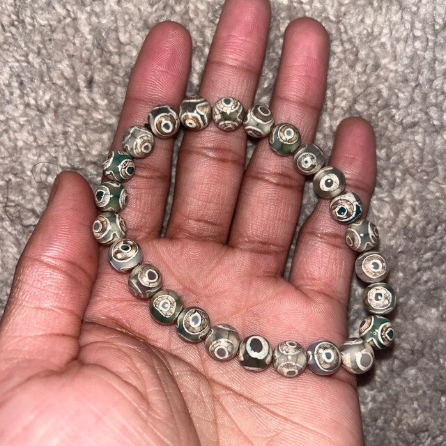 Aura Tibetan Dzi 3-Eye Agate Strand — Protection & Inner Strength Talisman