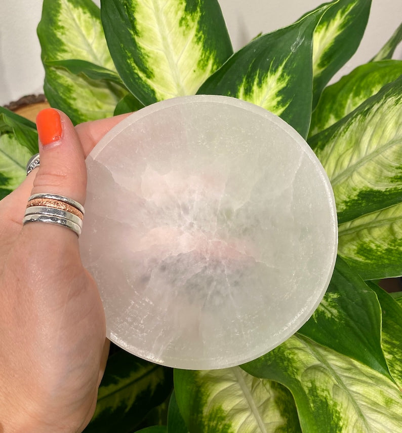 Aura Chakra Cleansing Selenite Bowl — Crown Chakra Charging Station with 7 Tumbled Gemstones