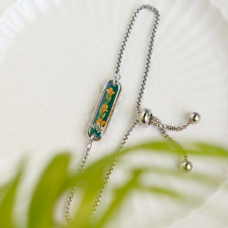 Aura Orange Botanical Resin Strand — 18K Gold Plated Emerald & Floral Chain Bracelet