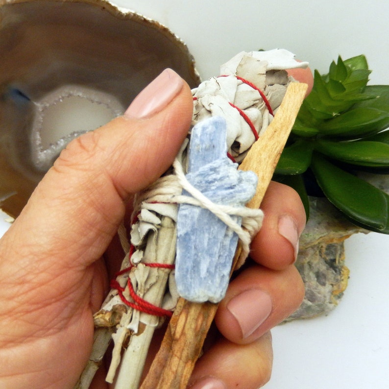 Aura Sacred Smudge & Gemstone Harmony Bundle — Sacred Smudge & Assorted Crystals Set