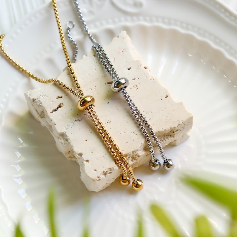 Aura Orange Botanical Resin Strand — 18K Gold Plated Emerald & Floral Chain Bracelet