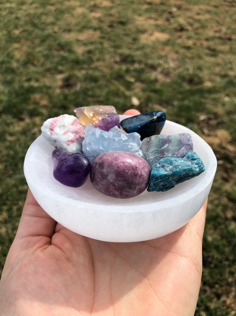 Aura Chakra Cleansing Selenite Bowl — Crown Chakra Charging Station with 7 Tumbled Gemstones