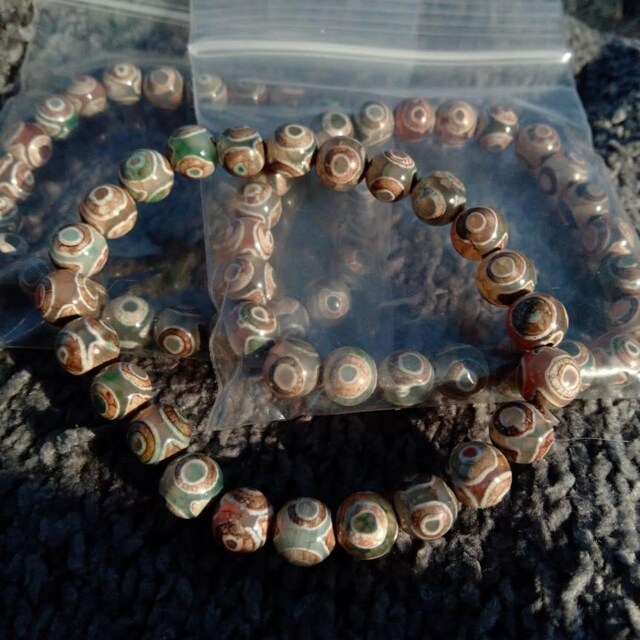 Aura Tibetan Dzi 3-Eye Agate Strand — Protection & Inner Strength Talisman