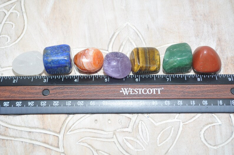 Aura Chakra Cleansing Selenite Bowl (10-cm) — Crown Chakra Charging Station with 7 Tumbled Gemstones