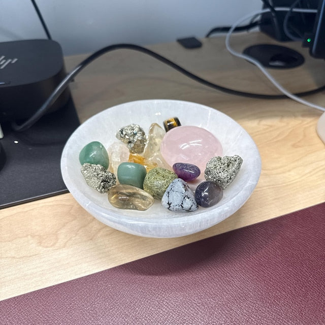 Aura Chakra Cleansing Selenite Bowl — Crown Chakra Charging Station with 7 Tumbled Gemstones