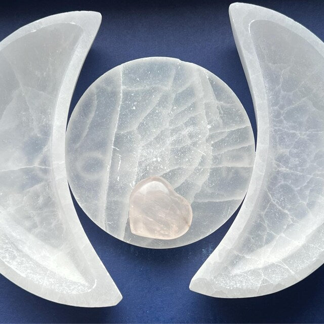 Aura Chakra Cleansing Selenite Bowl (4-cm) — Crown Chakra Charging Station with 7 Tumbled Gemstones