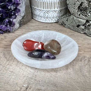 Aura Chakra Cleansing Selenite Bowl — Crown Chakra Charging Station with 7 Tumbled Gemstones