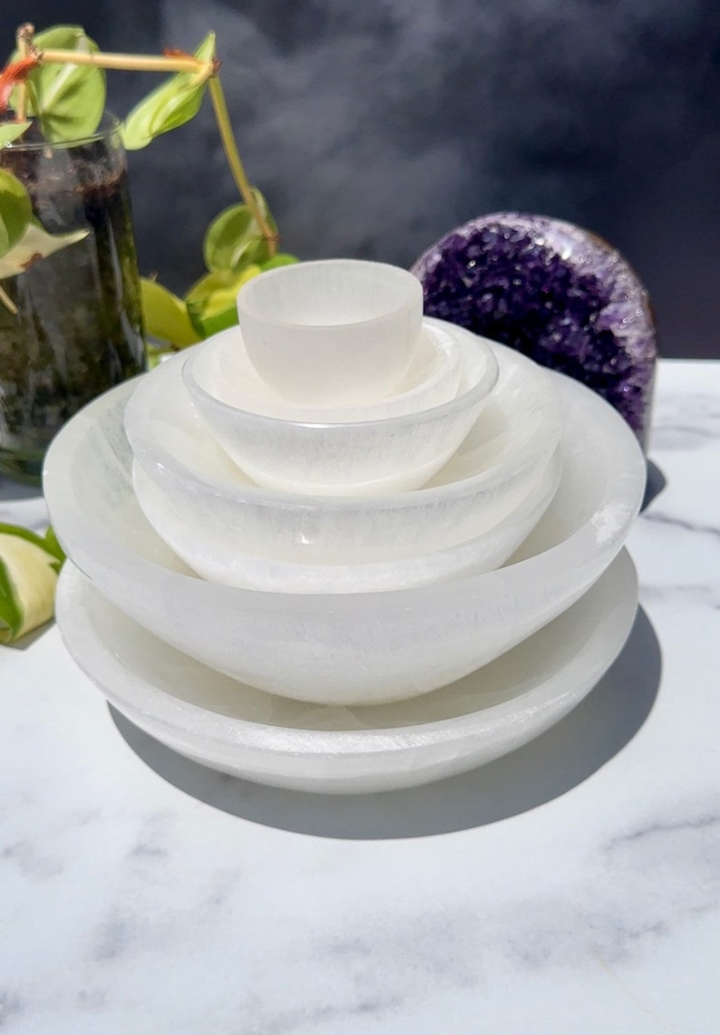Aura Chakra Cleansing Selenite Bowl — Crown Chakra Charging Station with 7 Tumbled Gemstones