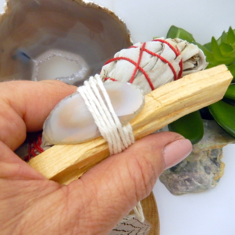 Aura Sacred Smudge & Gemstone Harmony Bundle — Sacred Smudge & Assorted Crystals Set