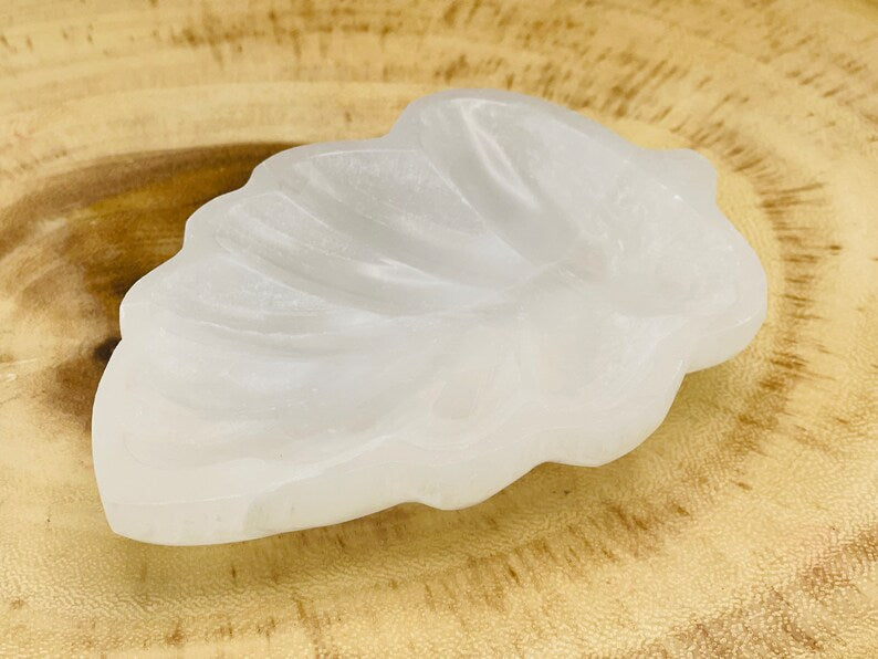 Aura Chakra Cleansing Selenite Bowl (10-cm) — Crown Chakra Charging Station with 7 Tumbled Gemstones