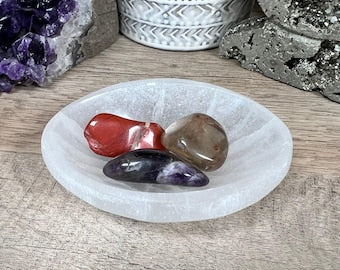 Aura Chakra Cleansing Selenite Bowl — Crown Chakra Charging Station with 7 Tumbled Gemstones