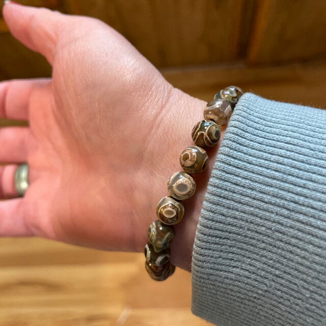 Aura Tibetan Dzi 3-Eye Agate Strand — Protection & Inner Strength Talisman