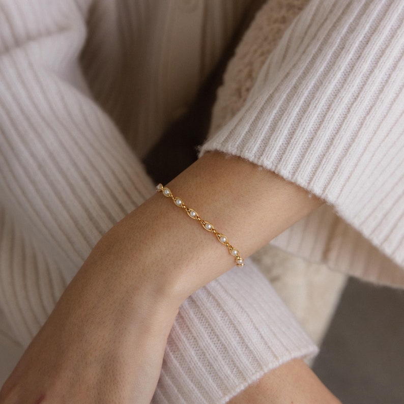 Eternity Pearl Infinity Bracelet — Lustrous Mother of Pearl Aura